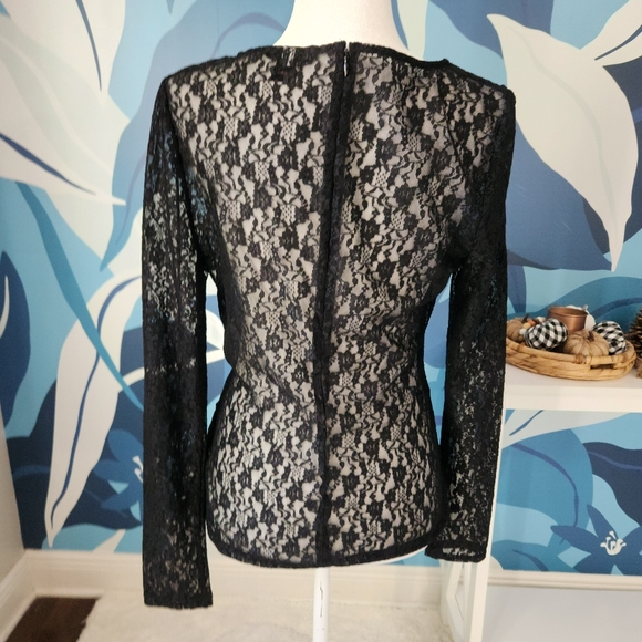 Victoria's Secret lace top size 8 - Picture 2 of 7